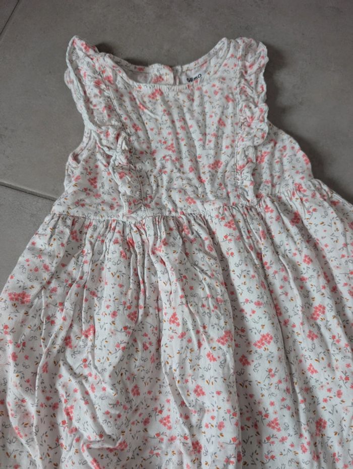 Jolie robe à fleurs doublé