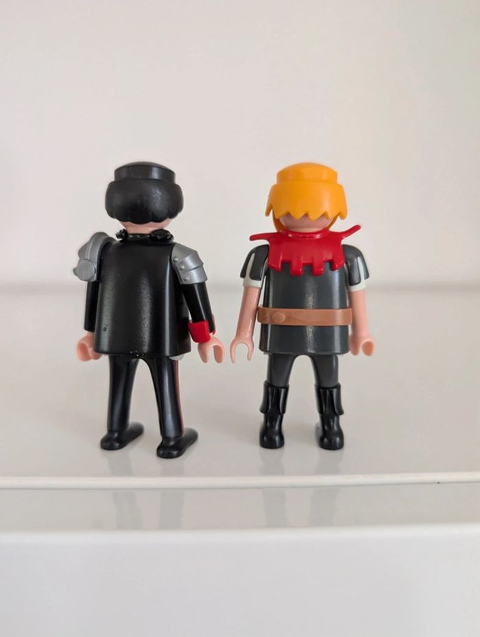 Personnage du playmobil 6697 citadelle transportable du baron noir - photo numéro 3