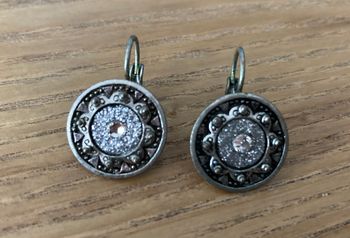 boucles d'oreilles fantaisie ronde et plate  avec strass