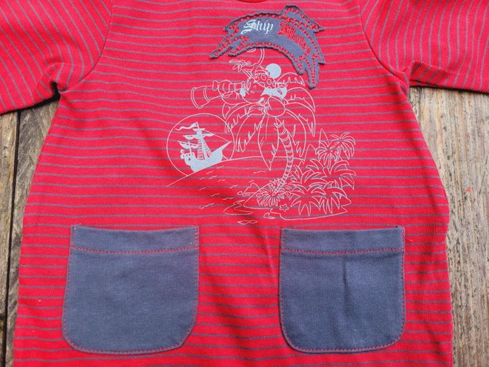 Superbe pyjama grenouillère Disney Mickey en pirate, rouge et grise, 3 mois, neuf avec étiquette - photo numéro 2