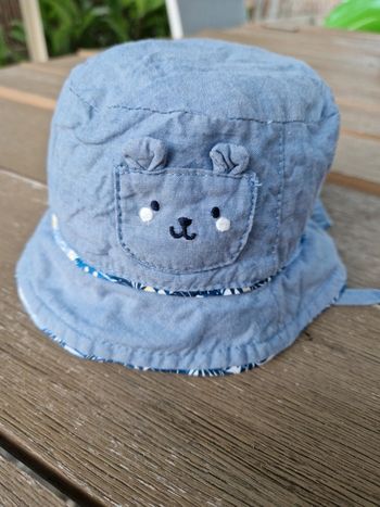 Chapeau avec ficelle