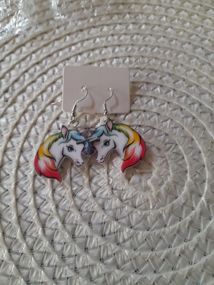 Paire de boucle d oreille licorne