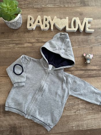 - Veste   - 12 mois - Très bon état 