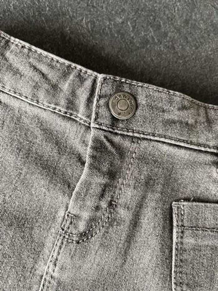 Jupe grise - photo numéro 3