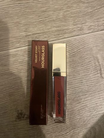 Hourglass Velvet Story Lip Cream Indulge