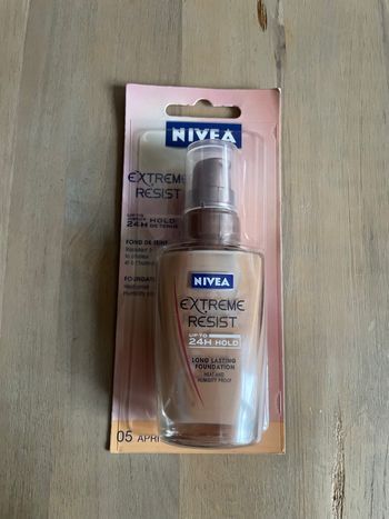 Maquillage Fond de teint Nivea - Teinte 05 Abricot - Neuf sous blister 