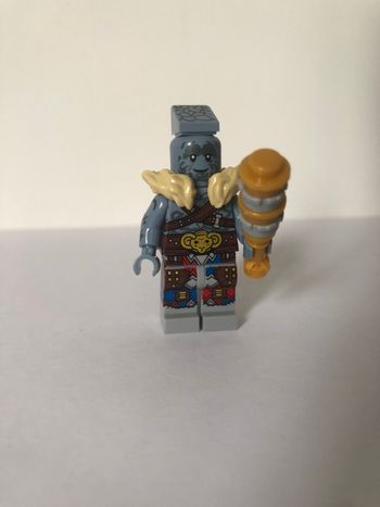 Figurine type lego Korg Marvel