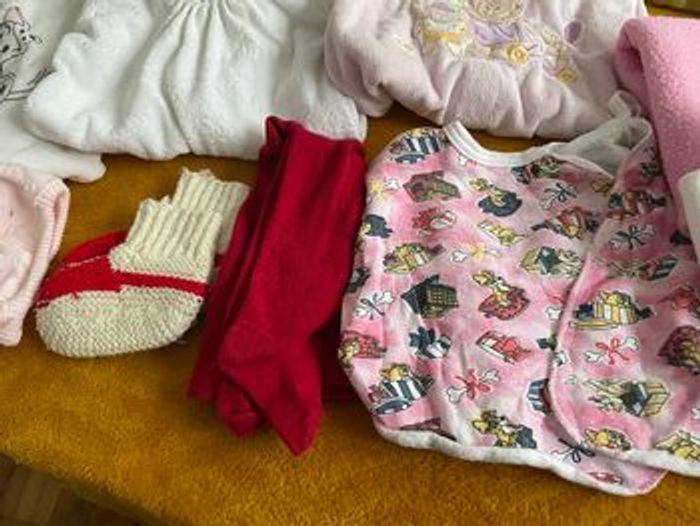 Lot 10 articles et vêtements naissance / 1 mois bébé fille - photo numéro 4