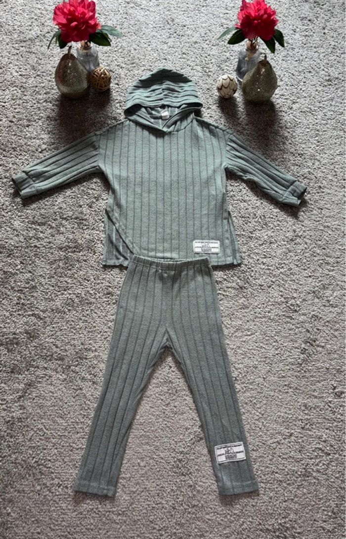 🌺Ensemble sweat à capuche et legging côtelé vert pale Taille 4ans/104cm🌺