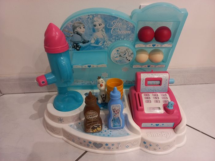 Marchand de glaces de la reine des neiges. - photo numéro 2