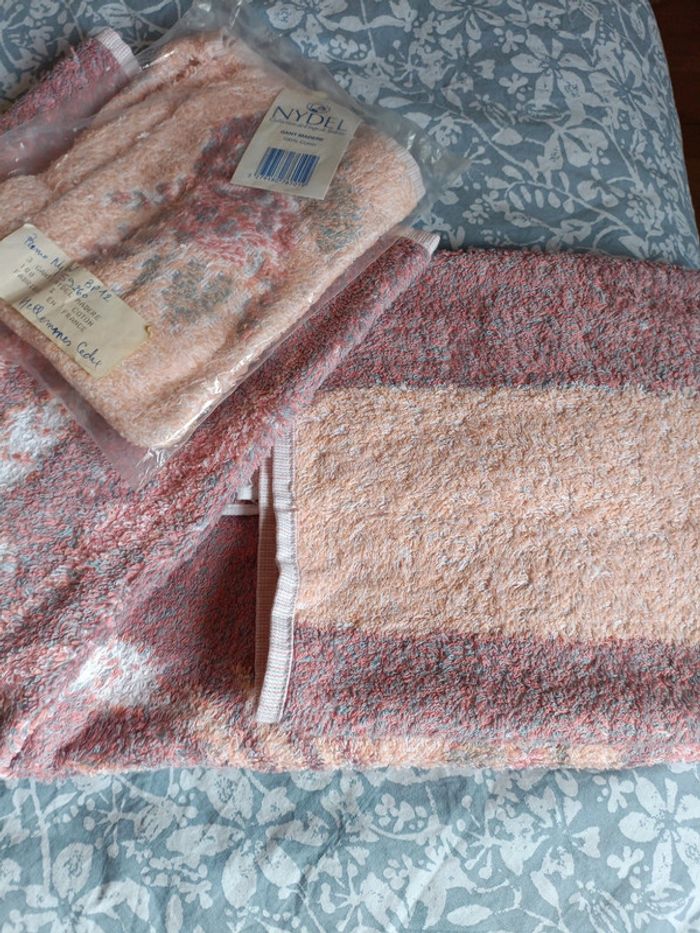 Lot serviette et gants nydel