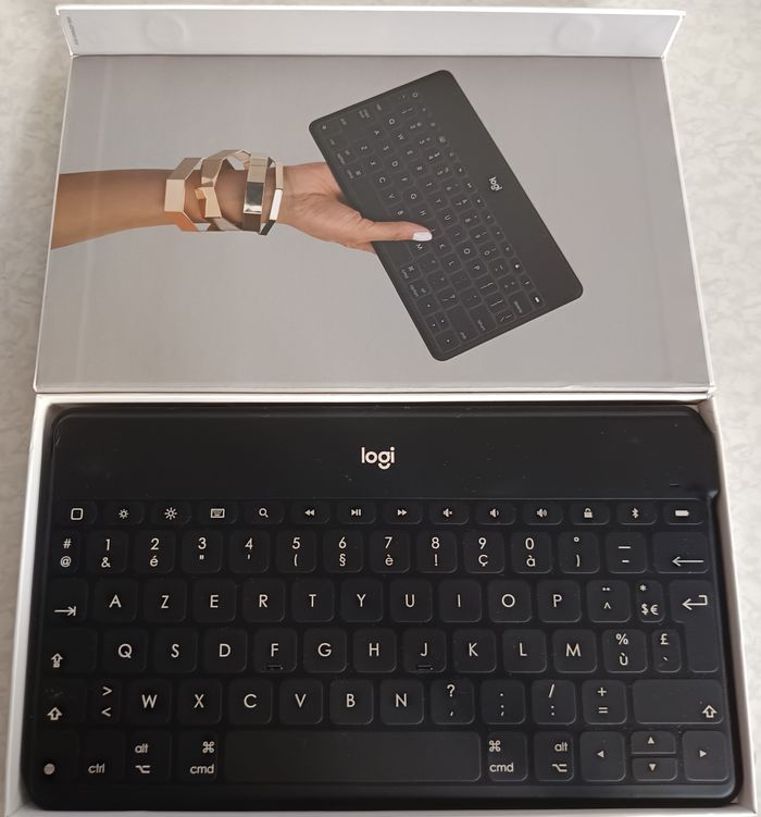 Clavier Français AZERTY sans fil Bluetooth LOGITECH Keys To Go - Noir - photo numéro 3