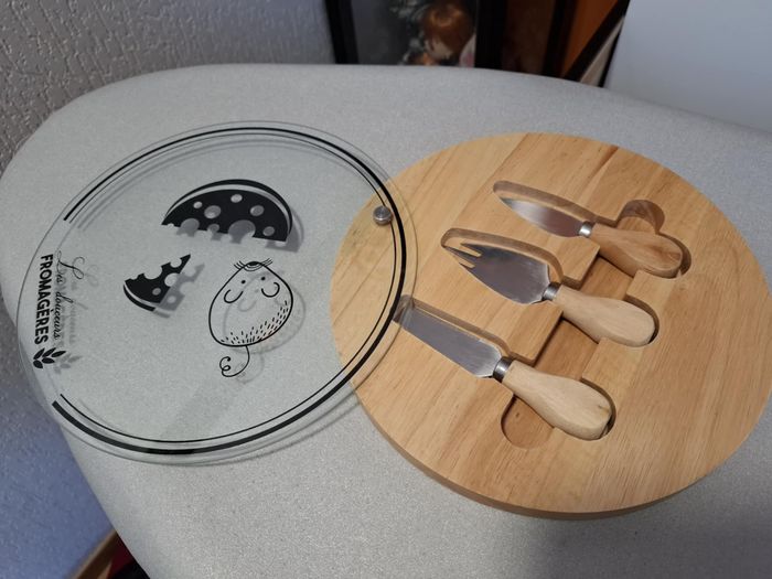Joli plateau à fromages bois d'acacia verre coulissant avec couteaux neuf