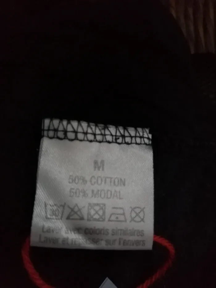 Tee-shirt bleu marine broderie fleur et écrire et détails rouge / sans marque / (M) - photo numéro 6