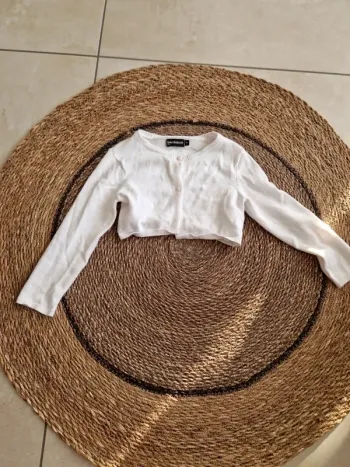 Joli cardigan court fille taille 4 ans