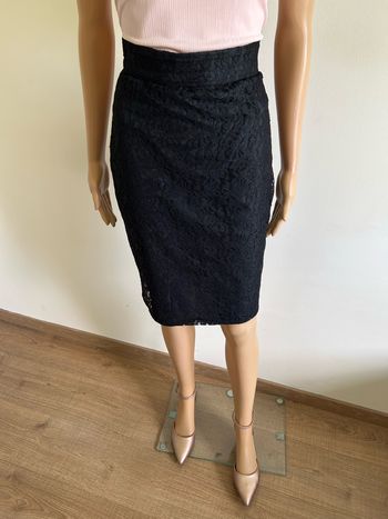 Jupe noire en dentelle New Fast taille 36 TBE (taille petit)
