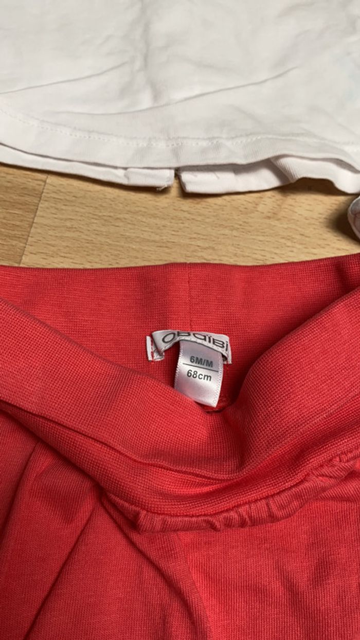 Ensemble short et 2 t-shirt sans manche Obaibi - Très bon état - 6 mois - photo numéro 2