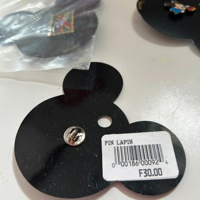 Lot 3 pins euro disney lapin alice mickey neuf - photo numéro 3