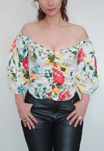 Blouse fleurie épaules nues Zara p 40