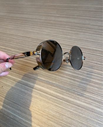 Lunettes de soleil neuves