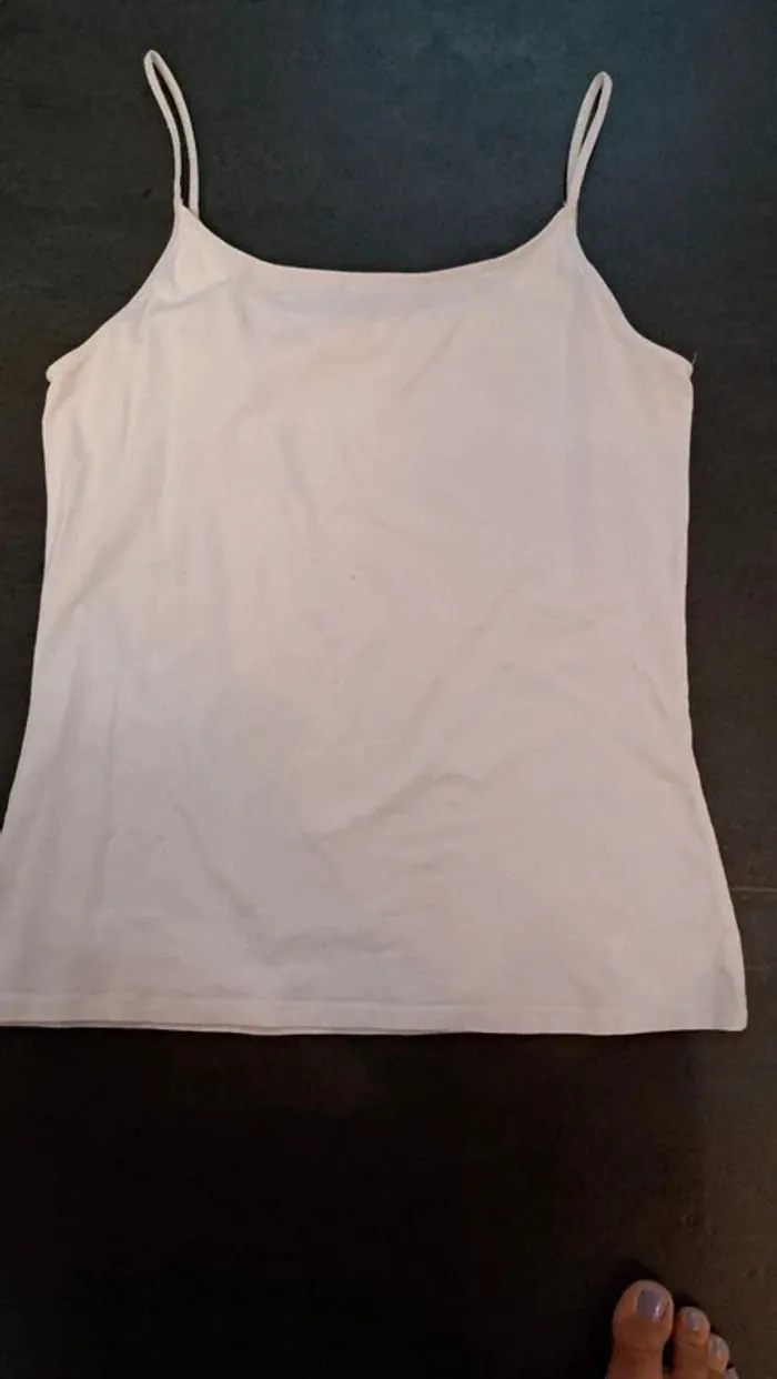 Top beige, environ taille 40/42 - photo numéro 2