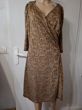 Robe taille 38/40 en très bon état