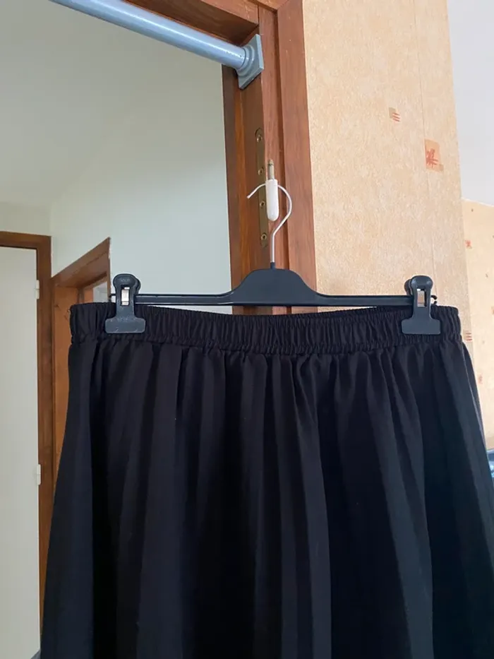 Élégante jupe plissée noire Shein 2XL – Confort & style assuré ! 🖤 - photo numéro 3