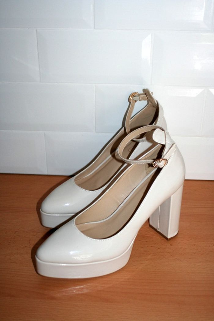 Talons vernies Merry Scott pointure 41 - photo numéro 2