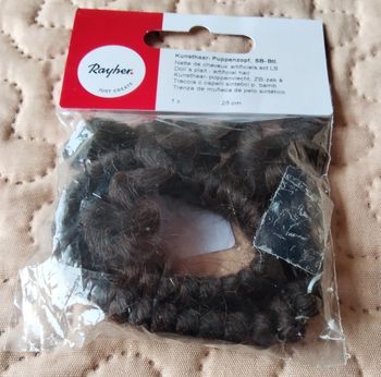 Natte de cheveux artificielle. 25 cm châtain foncé.