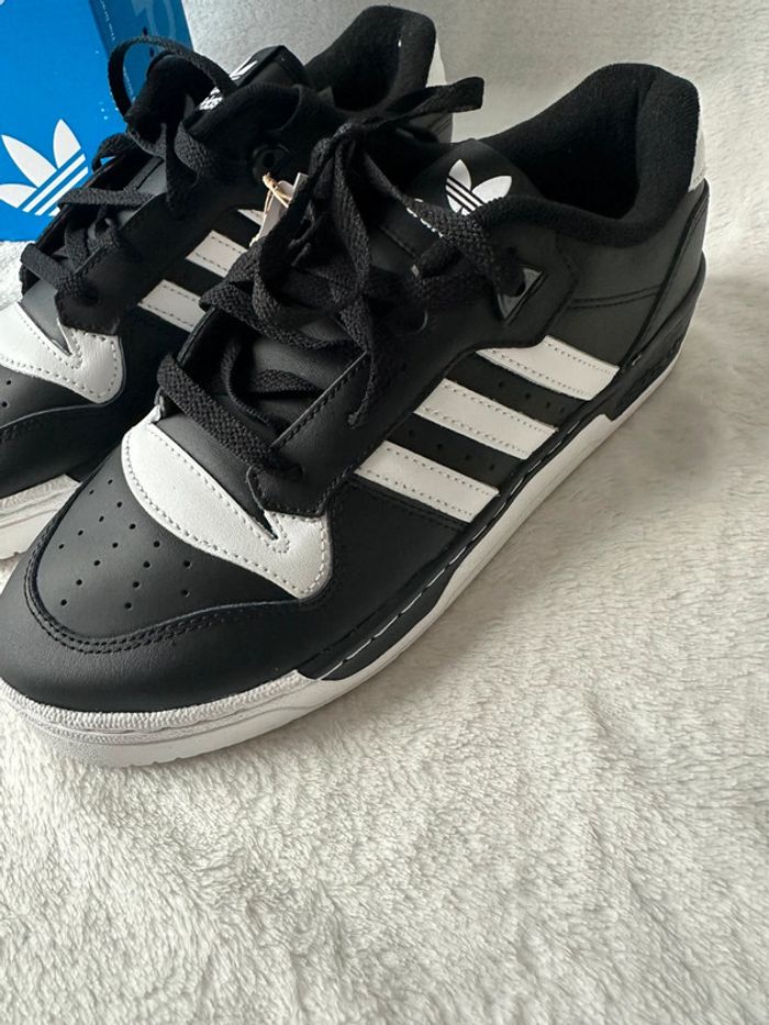 Chaussures adidas rivalry low noir neuf taille 41 1/3 - photo numéro 5