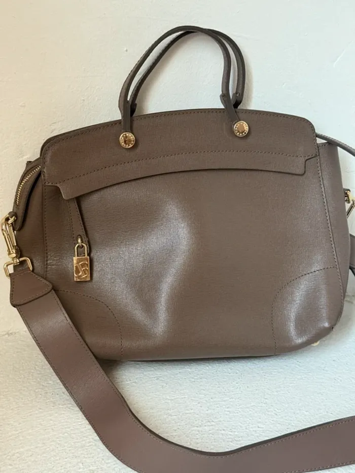 Sac Furla Cuir Taupe – Excellent État – Avec Bandoulière et Cadenas - photo numéro 3