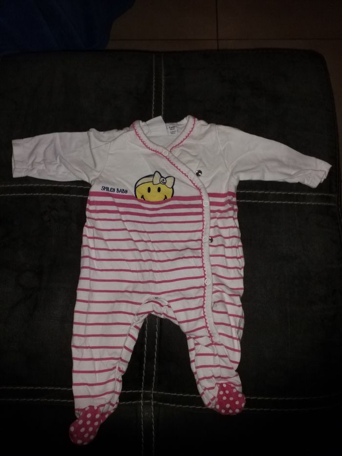 Pyjamas léger 1 mois avec 2 bavoirs - photo numéro 4