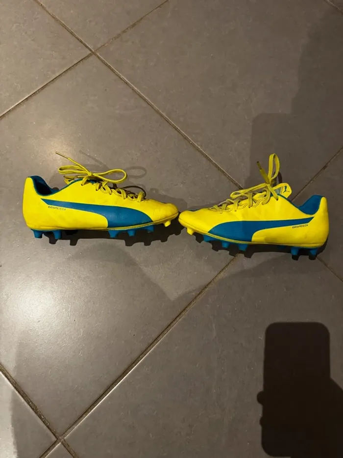 Chaussures de foot à crampons moulés - Puma - Evo speed 5 - Jaune & Bleu turquoise - 34 - Bon état - photo numéro 3