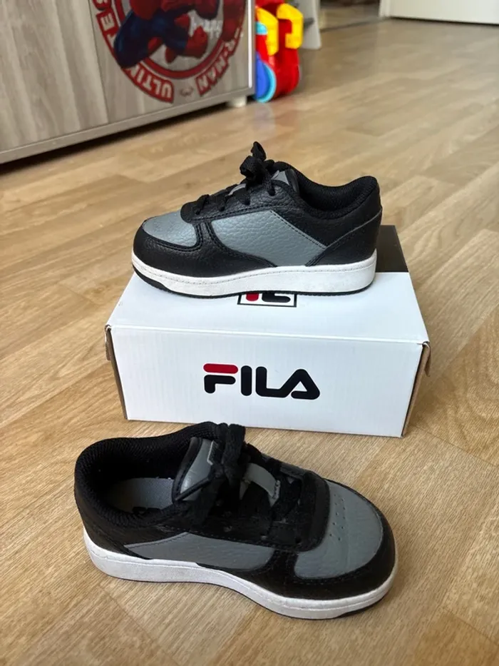 Chaussure Fila taille 26 - photo numéro 3