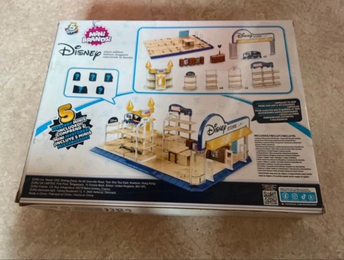 Disney Store en bon état complet avec 5 surprise - photo numéro 7