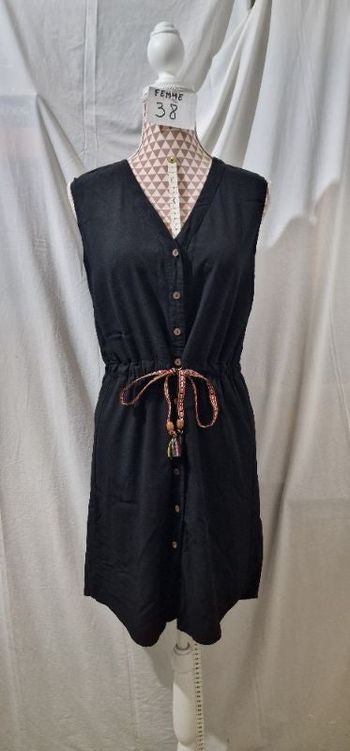 Robe, noir a cordon multicolore, en très très bon état, en polyester &viscose, longueur 86cm