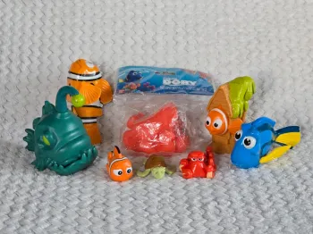 🎬 Lot de jouets Disney Pixar - Le Monde de Nemo & Dory 🐠