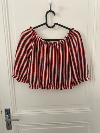 Crop top à rayures épaules dénudées Pull&Bear