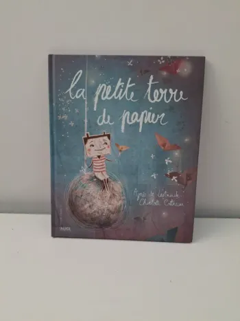 Livre La petite terre de papier