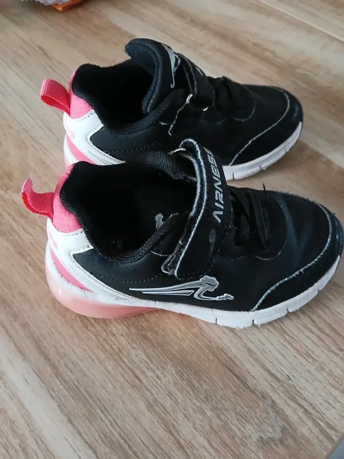 Baskets Airness, très bon état,  P 24