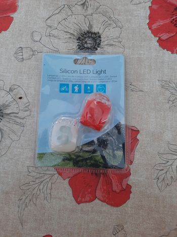 2 lampes led pour vélo ou autre neuf