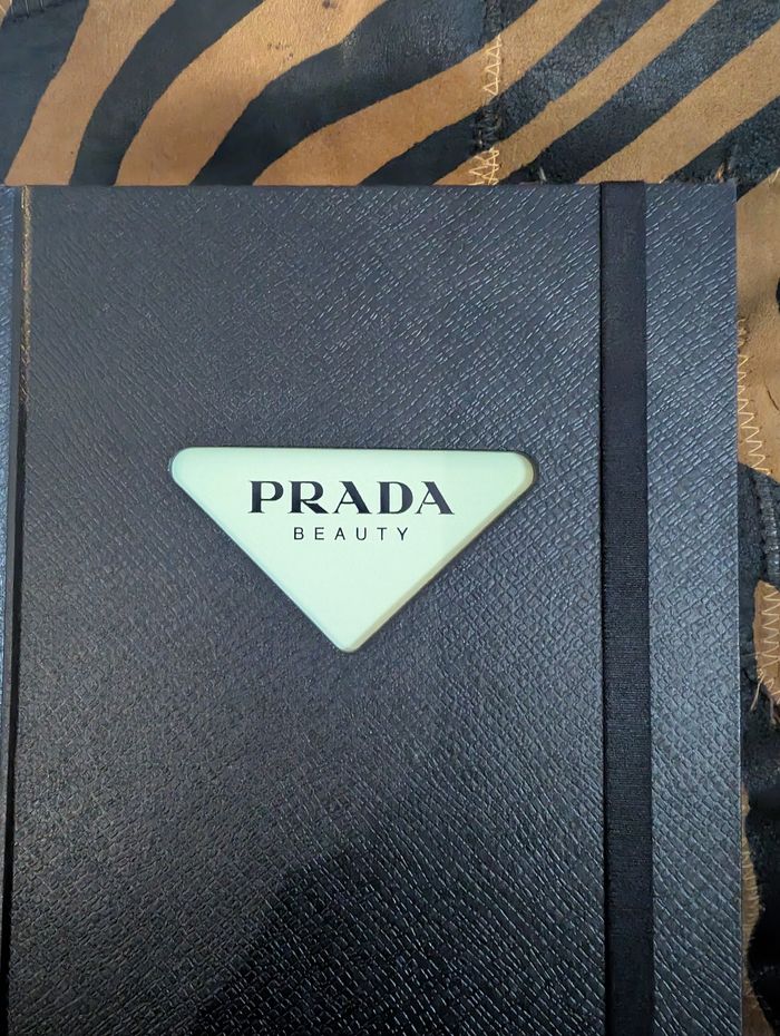 Superbe note Book Prada - photo numéro 2