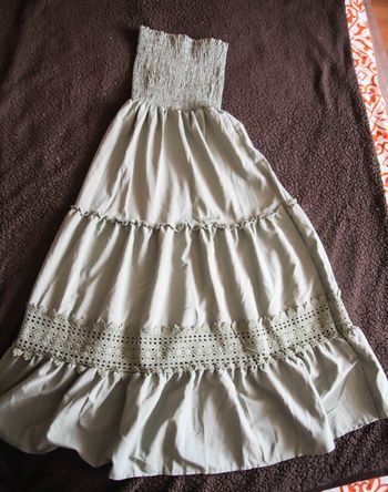 Robe bustier vert anis, smoke et dentelle