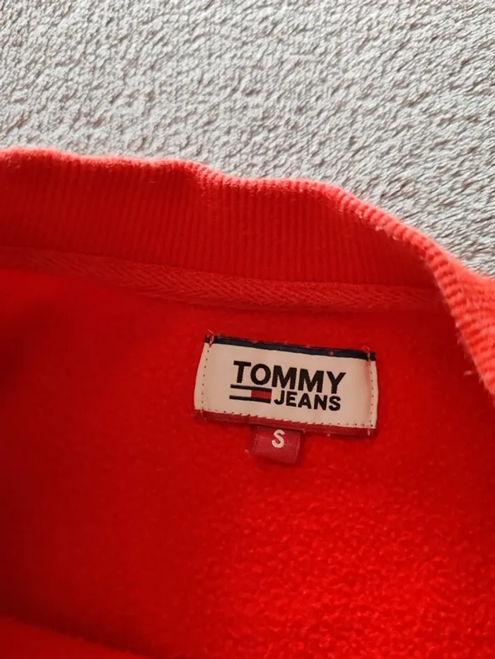 Tommy Jeans Sweat Femme S – Crewneck Rouge Logo - photo numéro 3