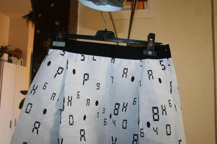 🌸Jupe blanche à motifs noirs Taille 40 "Cop Copine" Neuve 🌸 - photo numéro 3