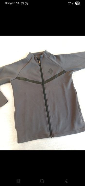 Sweat garçon taille 8 / 9 ans