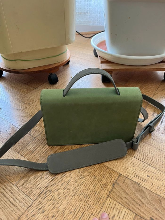 Petit sac vert marque arigato Très bon état - photo numéro 3