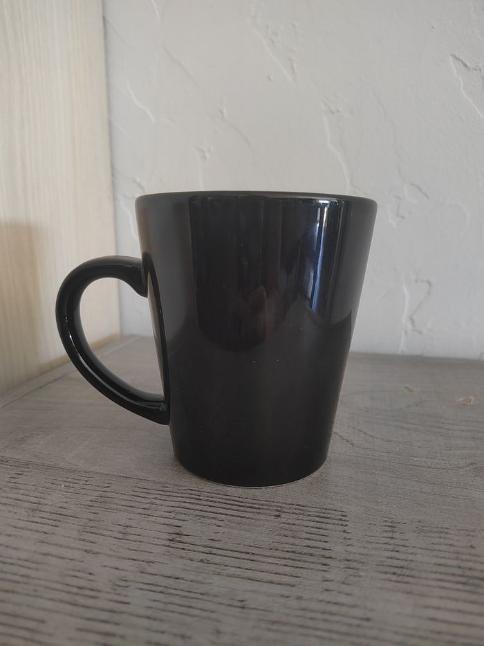 Lot de 2 mugs en céramique imprimés chocolat – rouge et noir – très bon état - photo numéro 7