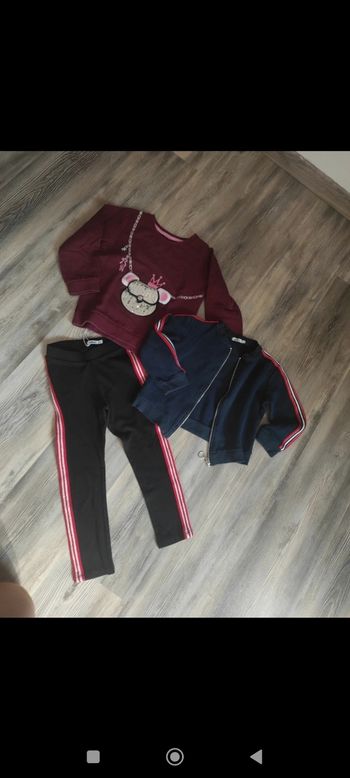 Lot habits fille 5 ans avec pull gilet et pantalon