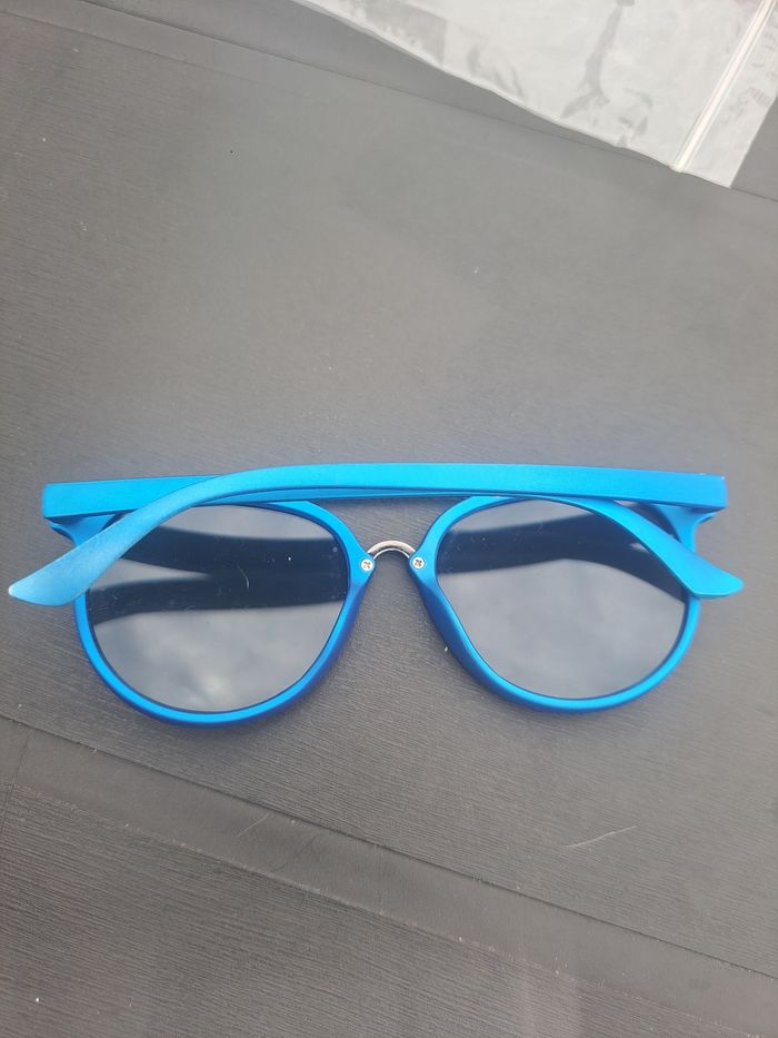 Lunettes de soleil "CE" - photo numéro 2